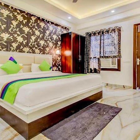 Hotel Golden Door Матхура Экстерьер фото