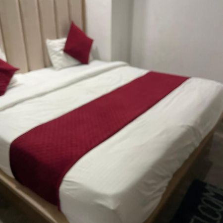 Hotel Golden Door Матхура Экстерьер фото