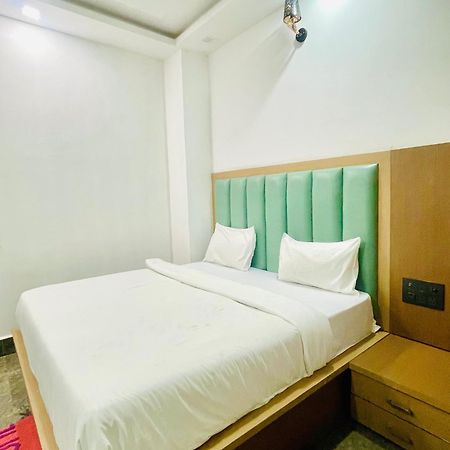 Hotel Golden Door Матхура Экстерьер фото