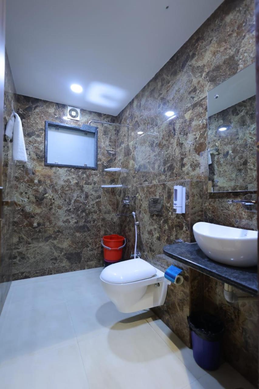 Hotel Golden Door Матхура Экстерьер фото