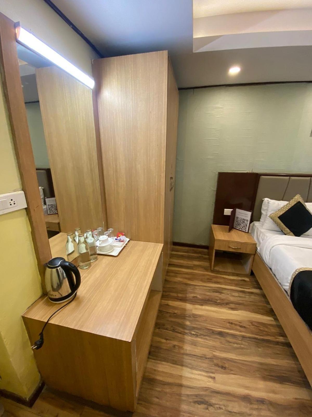 Hotel Golden Door Матхура Экстерьер фото
