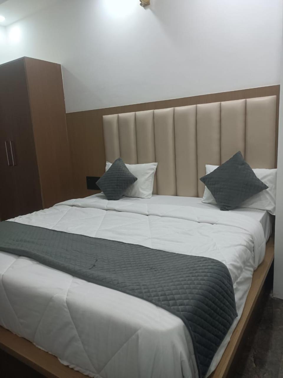 Hotel Golden Door Матхура Экстерьер фото