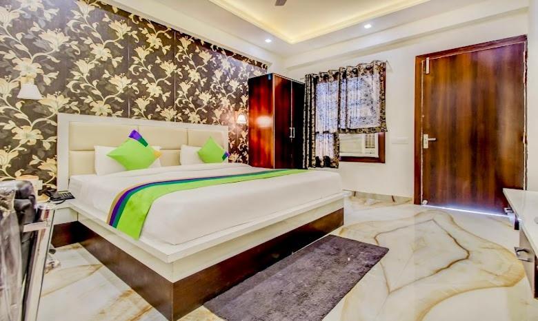Hotel Golden Door Матхура Экстерьер фото