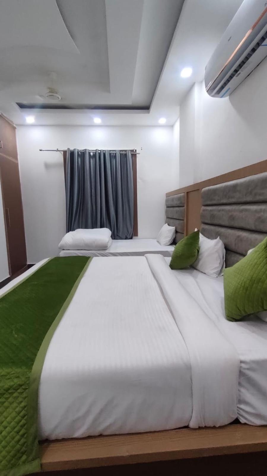 Hotel Golden Door Матхура Экстерьер фото