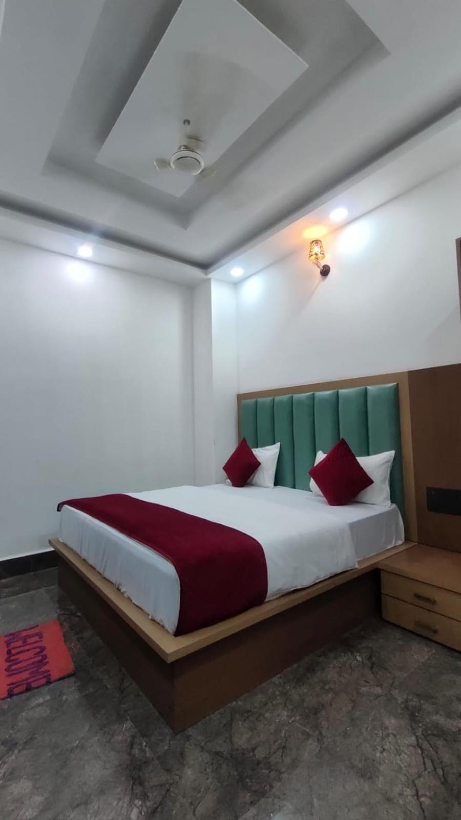 Hotel Golden Door Матхура Экстерьер фото
