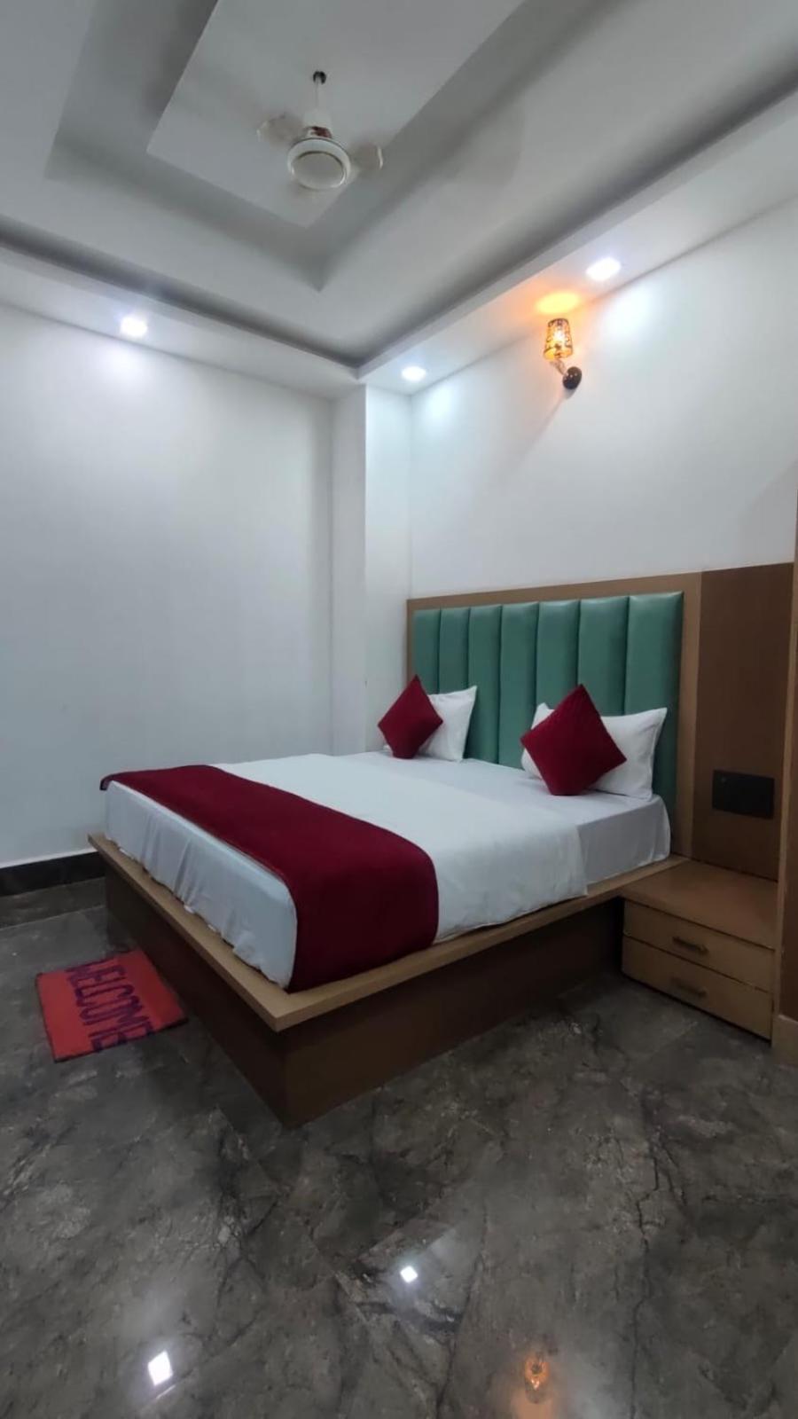 Hotel Golden Door Матхура Экстерьер фото